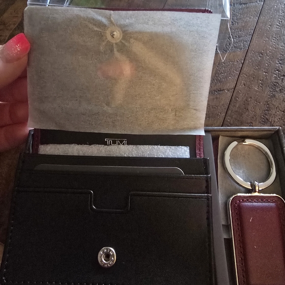 Tumi Garnet Leather Wallet and Keychain Set - Picture 4 of 7